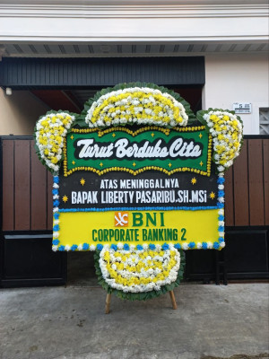 Papan Bunga Duka di Pasar Usang