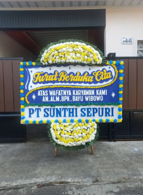 Papan Bunga Duka di Pasar Usang