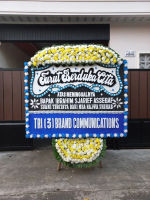 Papan Bunga Duka di Pasar Usang
